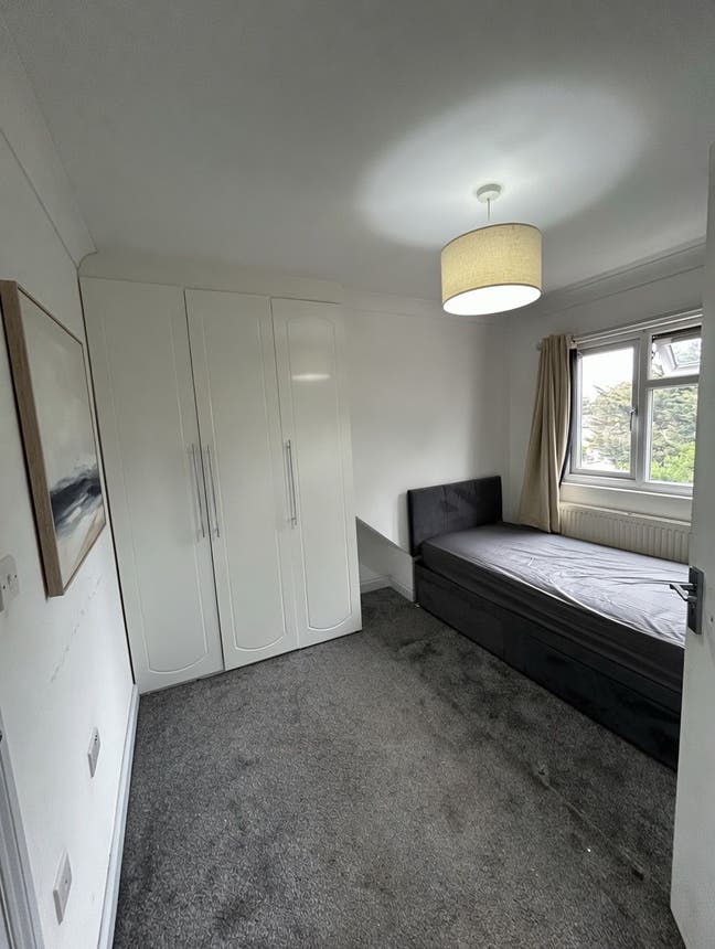 Heathrow En Suite Room Large! Main Photo