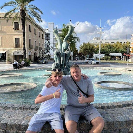 Couple seeks double room Main Photo