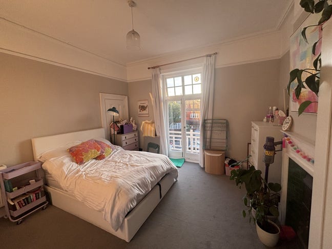 Beautiful bright room with balcony Main Photo