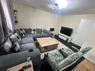 1 bedroom available in 2BHk apartment  Main Photo