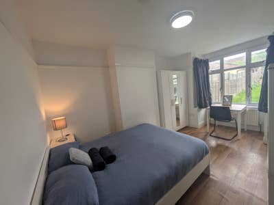 1 large double & 1 ensuite Main Photo