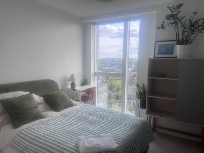 All bills + weekly cleaner - Room with a VIEW Main Photo
