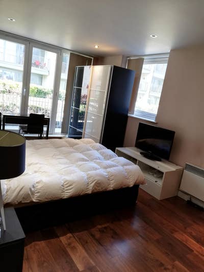 Super ensuite room at Royal Victoria E16 Main Photo