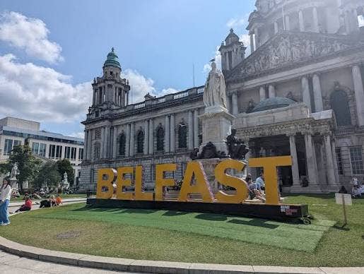 2x professionals looking for rent in Belfast Main Photo