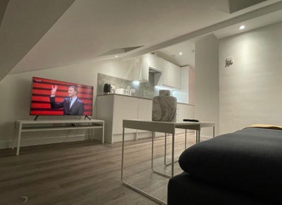 Modern Studio to rent Main Photo