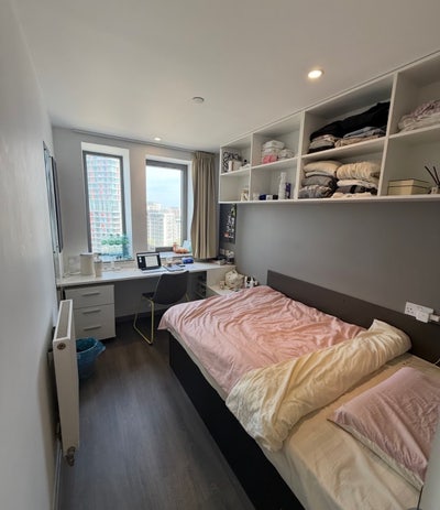Sublet ensuite giving all furniture and appliances Main Photo
