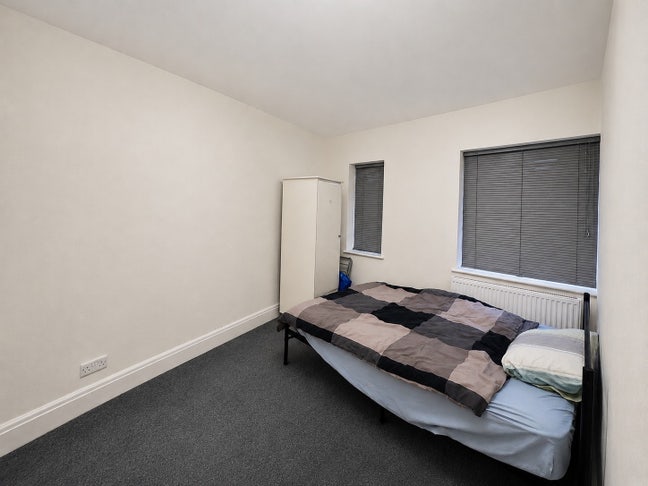 Room close to Ruislip Station Main Photo