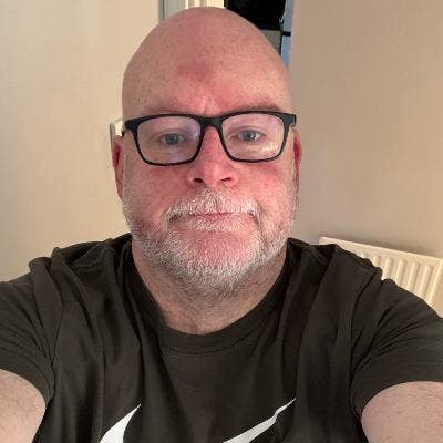 Professional Male seeks a single or double room Main Photo