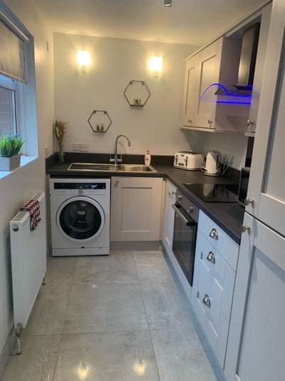 3 bedroom family home to rent  Main Photo