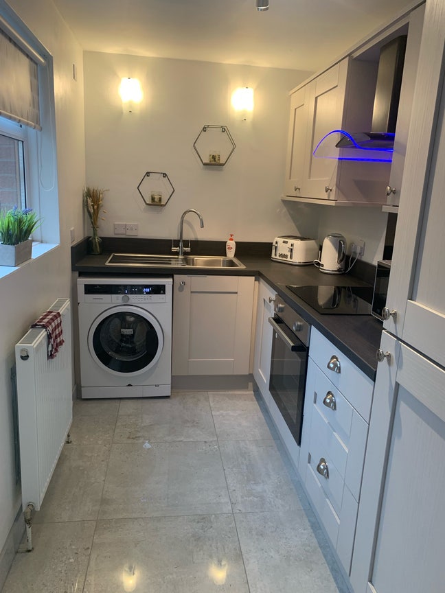 3 bedroom family home to rent  Main Photo