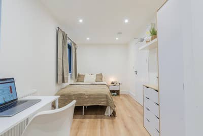 2 rooms available  in brand new house Main Photo