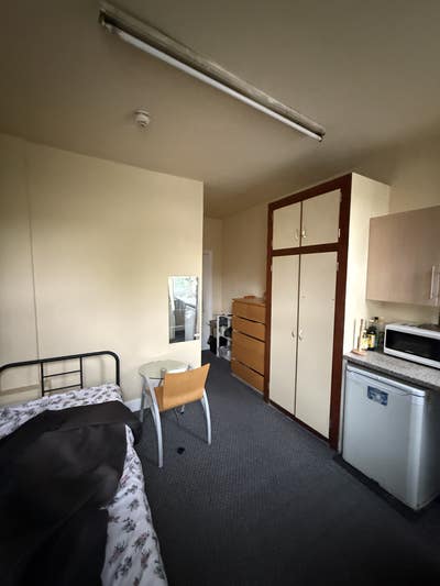 &pound;900 Rooms to rent immediately  Main Photo