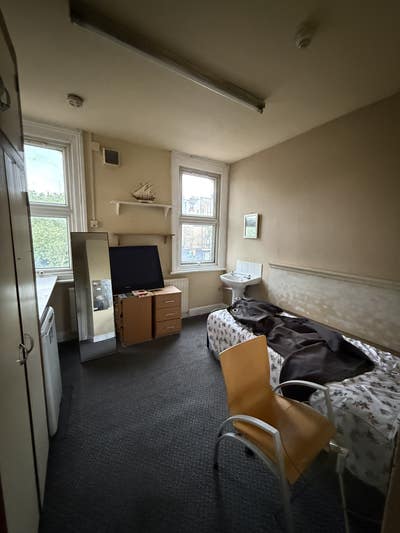 &pound;900 Rooms to rent immediately  Main Photo