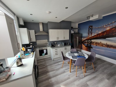 Double Room with Private En-suite Main Photo