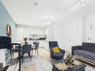 Modern 2 Bed/2 Bath with Private Balcony NW10 Main Photo