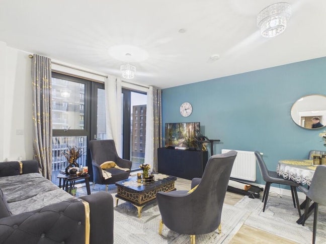 Modern 2 Bed/2 Bath with Private Balcony NW10 Main Photo