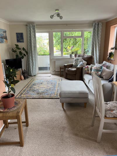 Double room in spacious Westbourne flat  Main Photo