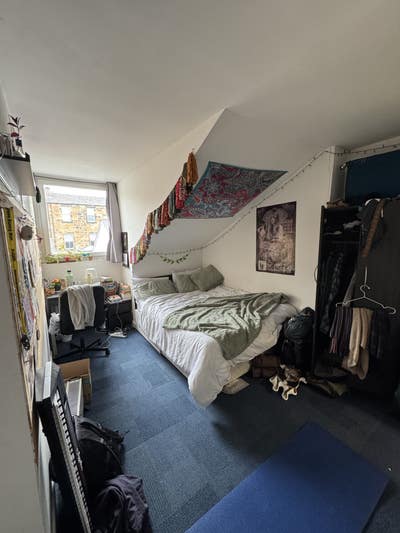 Room available from June on Berkeley St! Main Photo