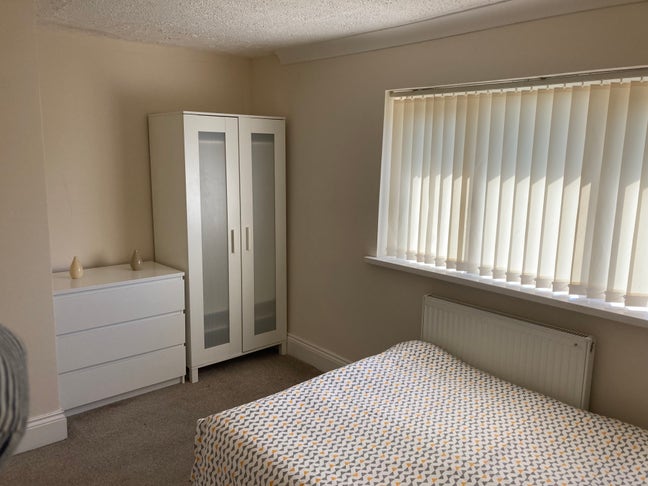 Spacious Single Room in a Friendly House Share Main Photo