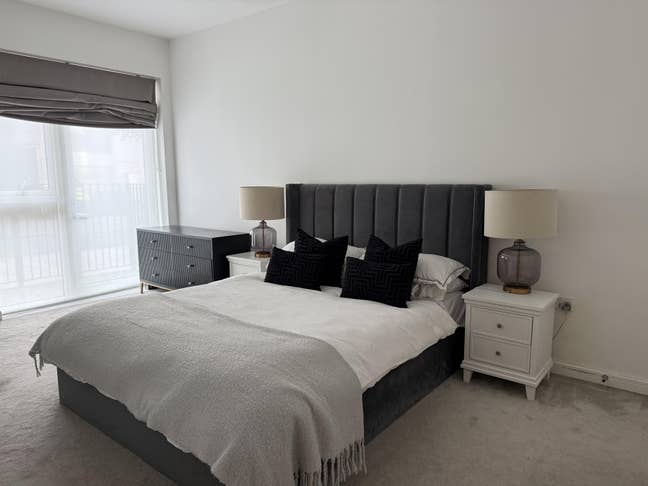 Spacious Ensuite Room in Modern Kilburn Flat Main Photo