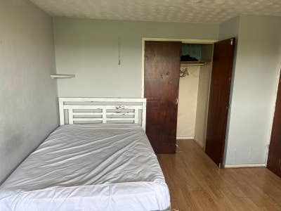 Spacious Double Room Available in RM8 1JY Main Photo