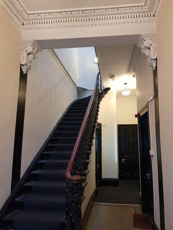 Ensuite Studio in Beautiful Building- near Uni Main Photo