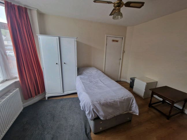 Double Room to Rent for Single Muslim Male Main Photo