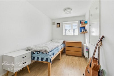 A nice and cozy room Main Photo
