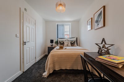 ** New Luxury STUDIO En Suite -All Bills Included! Main Photo