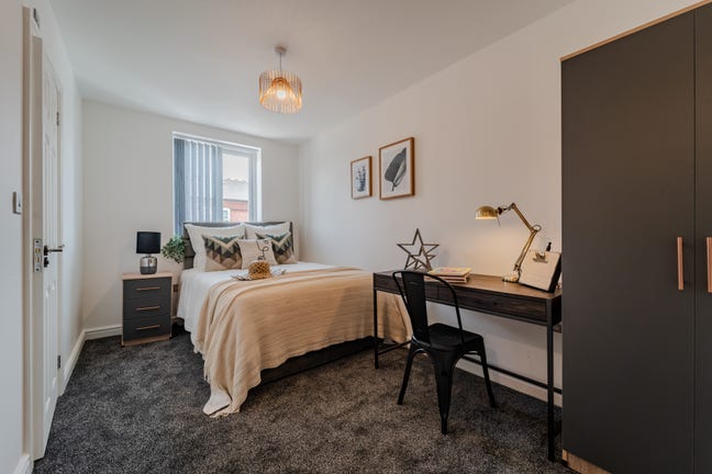 ** New Luxury STUDIO En Suite -All Bills Included! Main Photo