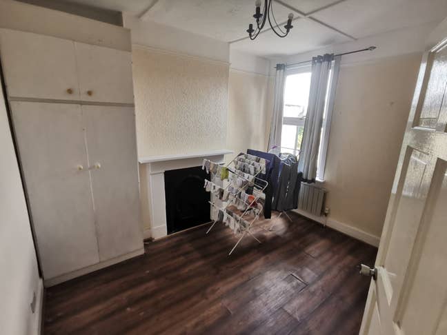 Spacious double room in EN1 Main Photo