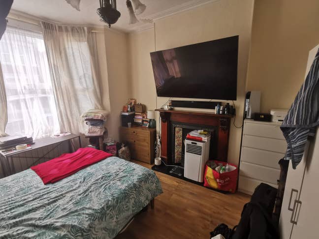 Spacious double room in EN1 Main Photo