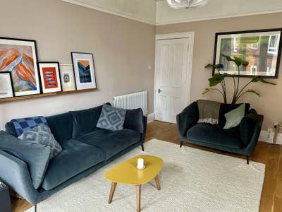 Bright 2-bed sandstone tenement in Battlefield Main Photo