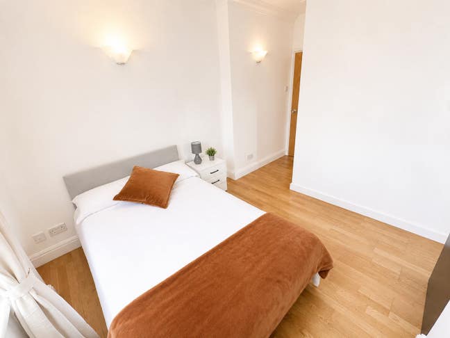 Modern Living next to Elizabeth & Jubilee Line  Main Photo