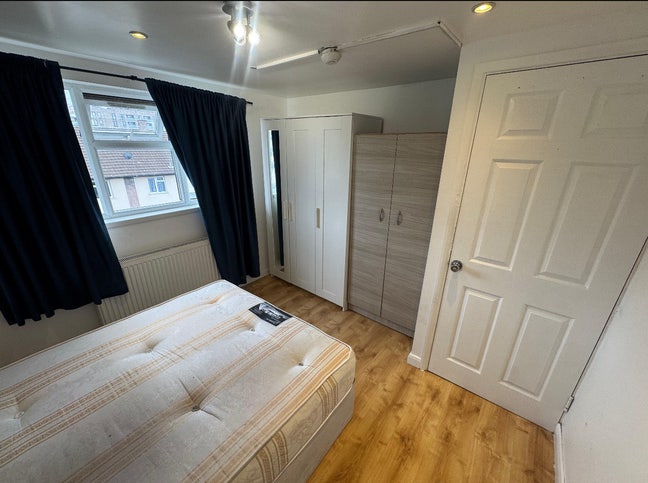  Spacious Double room near canning town E14 0PU Main Photo