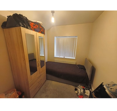 Single room in shared house  Main Photo