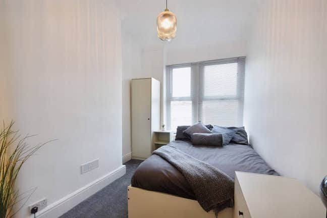 Spacious Double Room in shared victorian house Main Photo