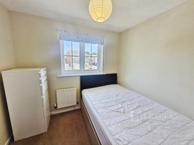 Small double furnished room to rent in Fair Oak Main Photo