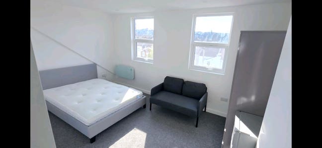 Loft large Ensuite bedroom, by Sandy Park Rd  Main Photo