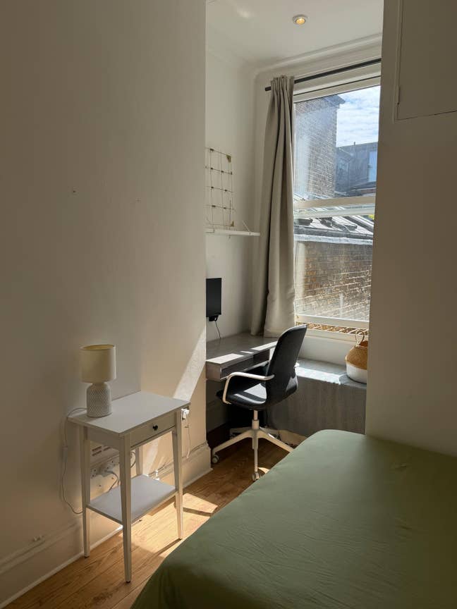 1 Bed South Facing in Chiswick Victorian Home Main Photo