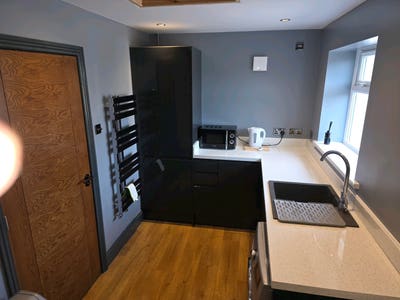 Self contained double room. Main Photo