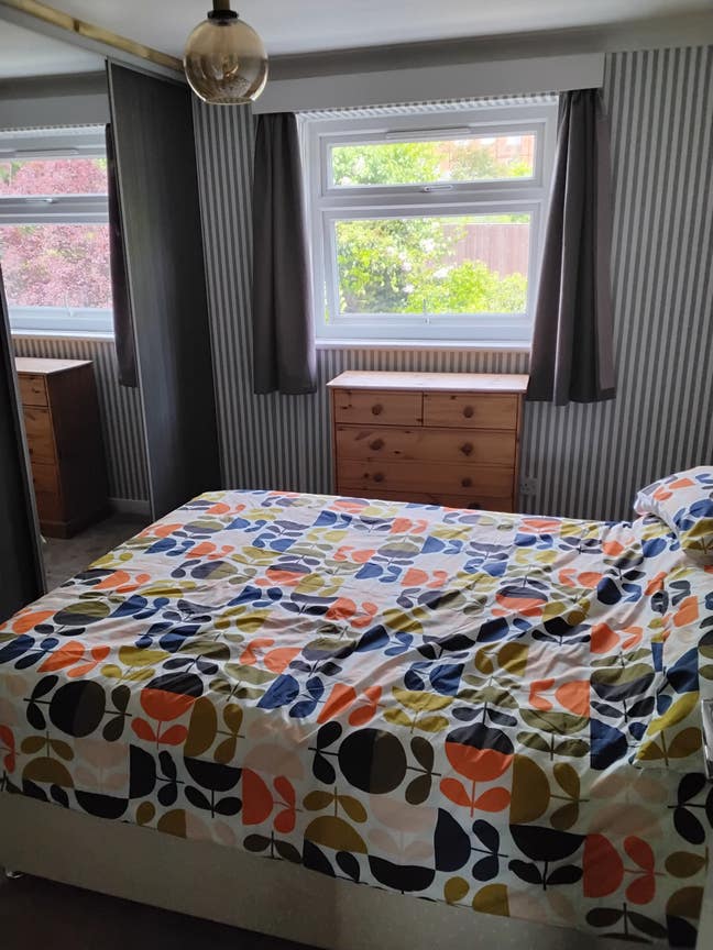 Large double bedroom Main Photo