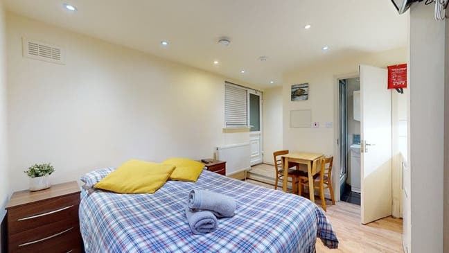 Quite Studio Flat in Queens Park  Main Photo