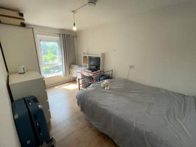 Spacious Room 3-minute away in White City station Main Photo
