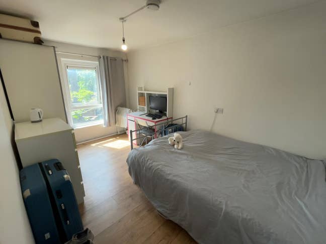 Spacious Room 3-minute away in White City station Main Photo