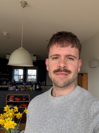 Professional looking for room Main Photo