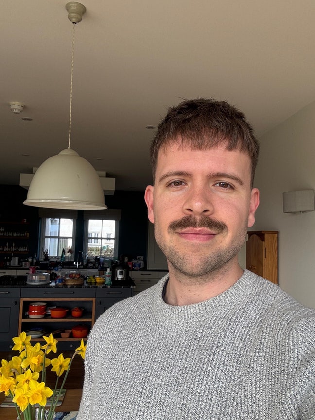 Professional looking for room Main Photo
