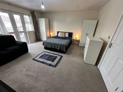 ✨🛏️ 3  Double Rooms to Let in Burnt Oak/Edgware ✨  Main Photo