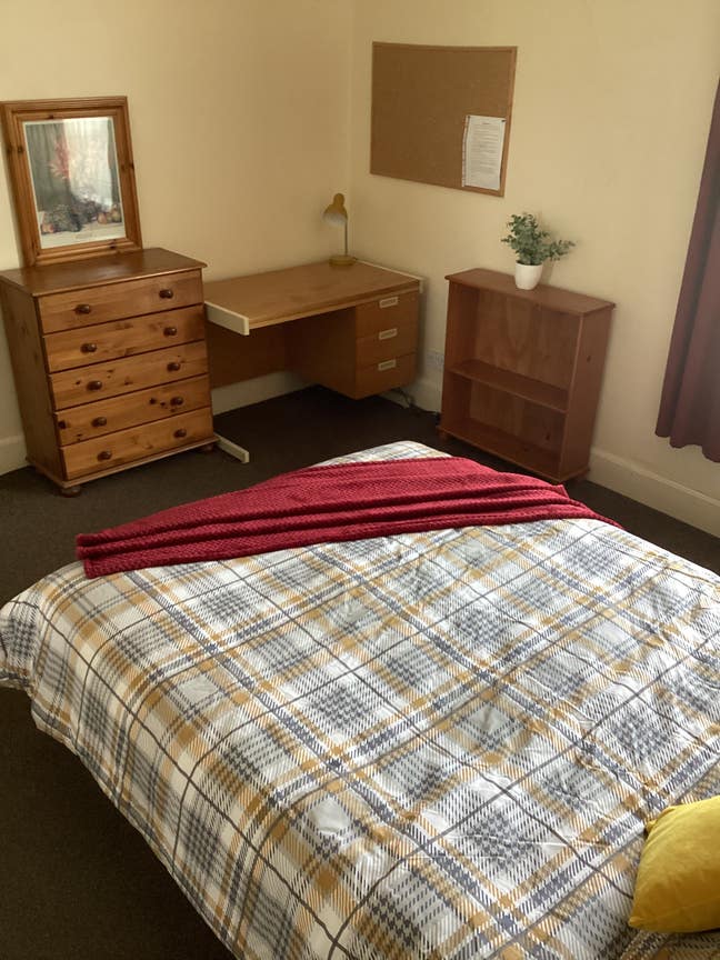 Lovely quiet bright  rooms available Now in CV5 Main Photo
