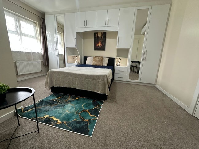 ✨🛏️ Master Ensuite Room to Let in Burnt Oak Main Photo